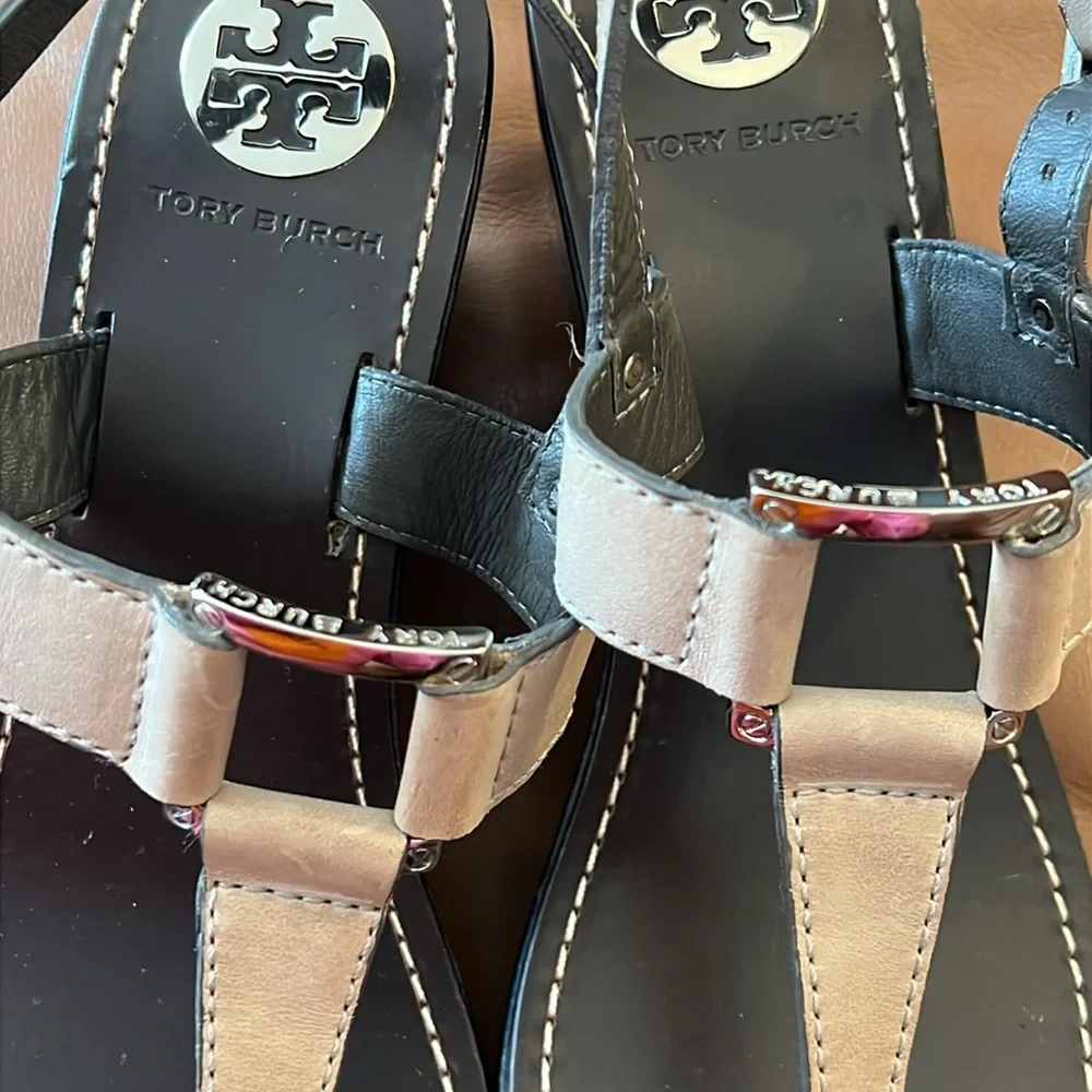 Tory Burch Thong Strap Wedge Sandals/ Neutral/Navy Size 9.5